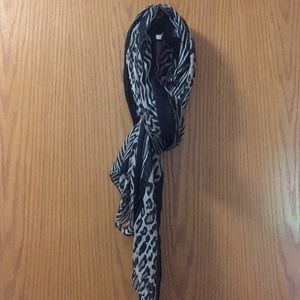 Animal print pashmina